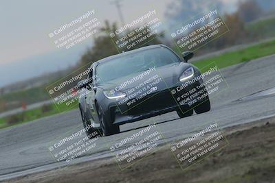 media/Dec-13-2025-OnGrid (Sat) [[98be3c0626]]/Group 2 Yellow/Sunset S4/